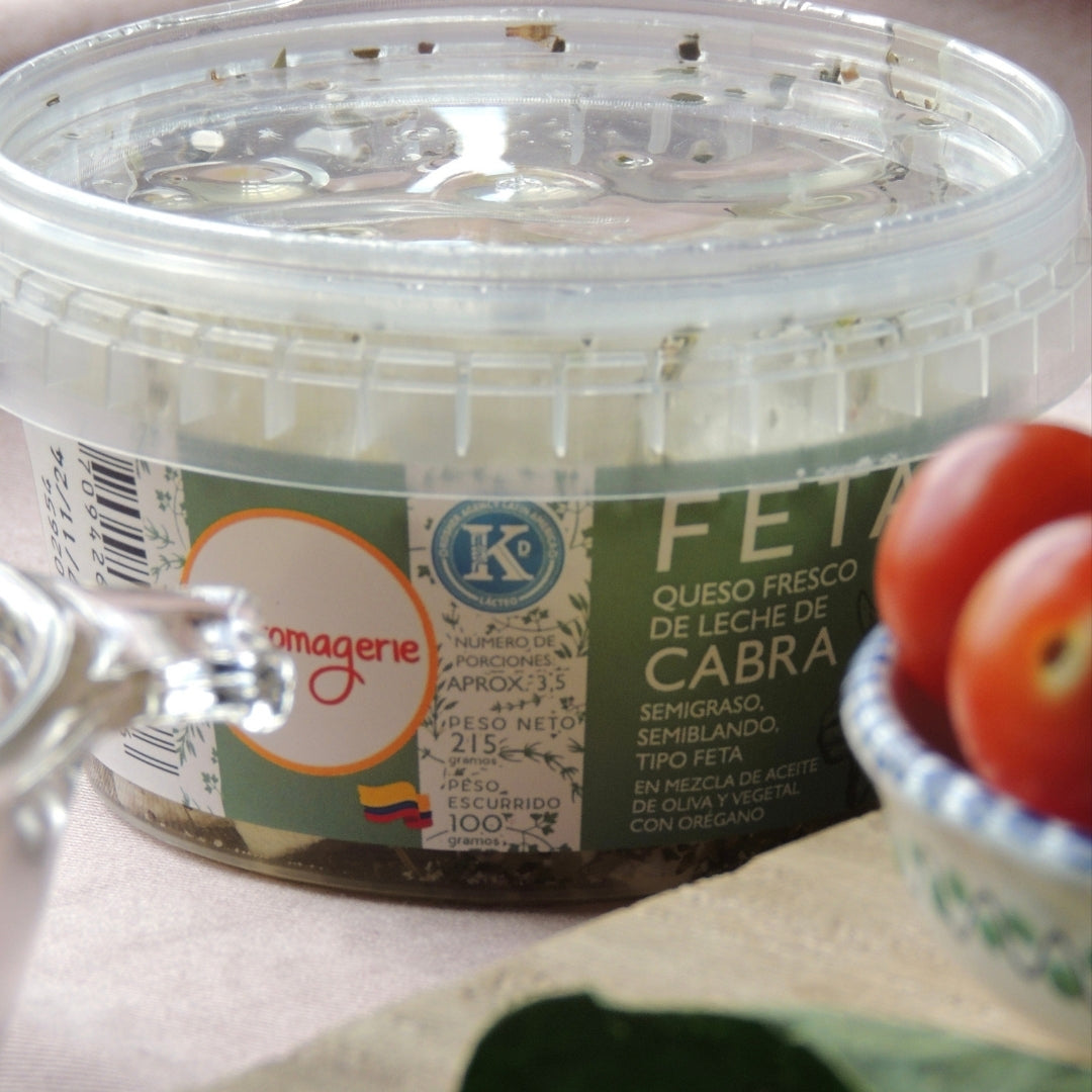 Queso tipo feta de cabra en aceite con orégano