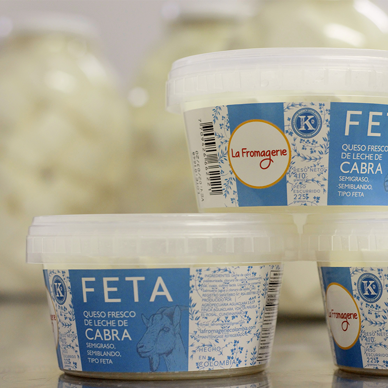 Queso tipo feta de cabra en salmuera