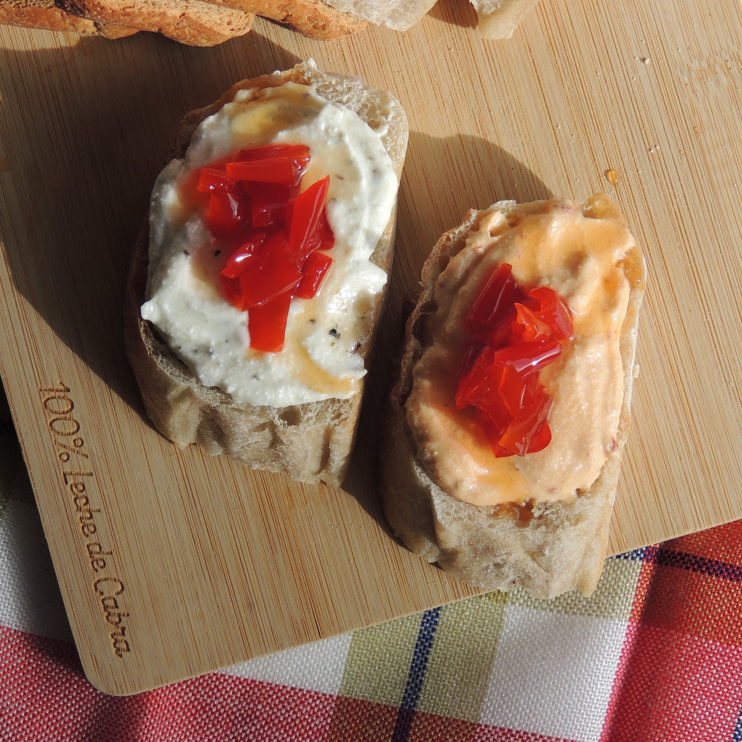 Dip de Queso Tipo Feta con Pimienta Roja