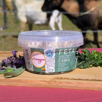 Queso tipo feta de cabra en aceite con orégano