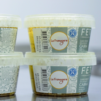 Queso tipo feta de cabra en aceite con orégano