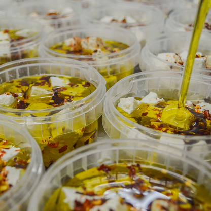 Queso tipo feta de cabra en aceite con pimienta roja