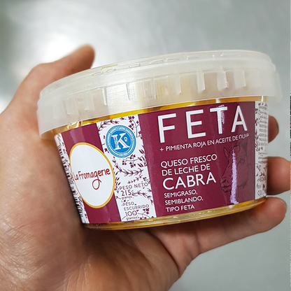 Queso tipo feta de cabra en aceite con pimienta roja