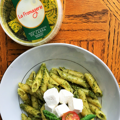 Queso tipo feta de cabra en aceite con orégano